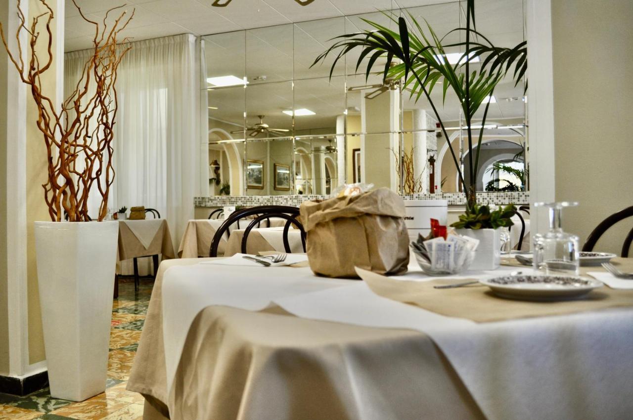Hotel Corallo Garnì Cattolica Esterno foto