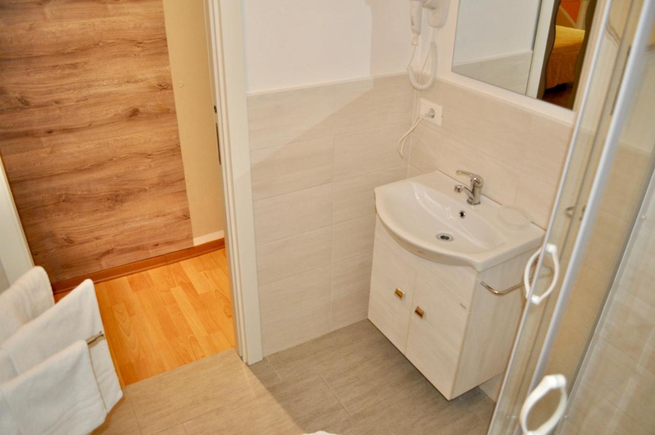 Hotel Corallo Garnì Cattolica Esterno foto