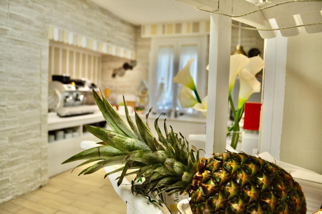 Hotel Corallo Garnì Cattolica Esterno foto