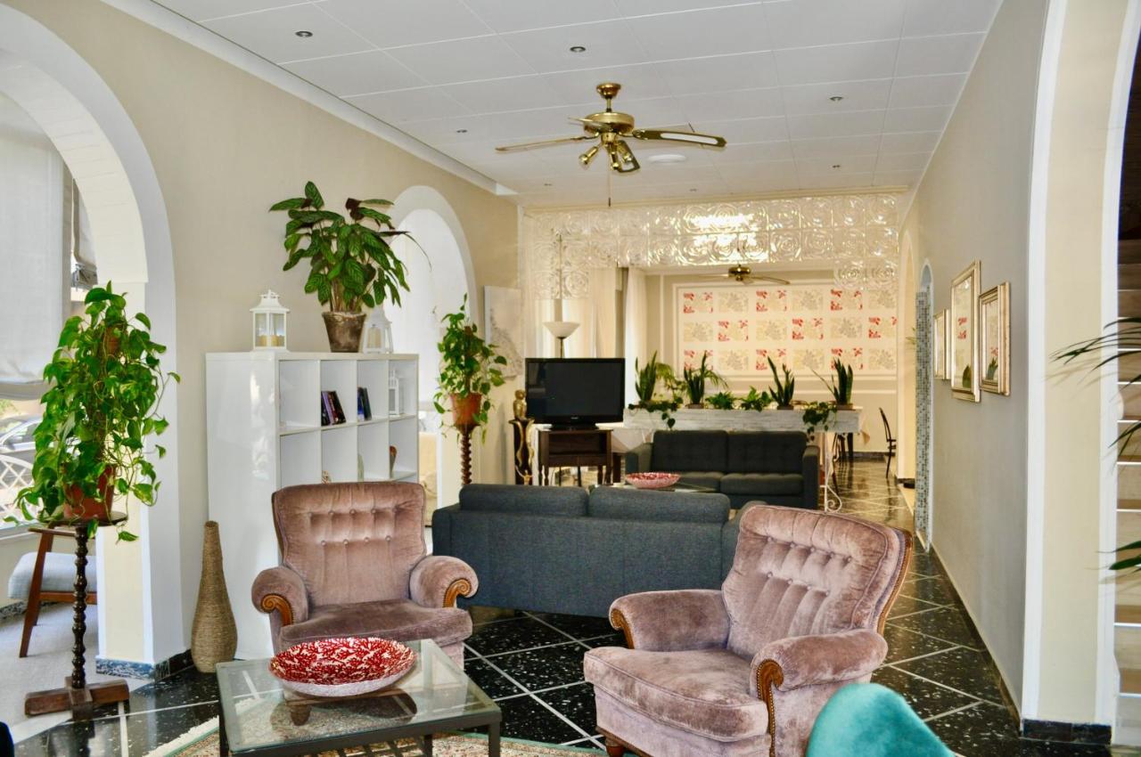 Hotel Corallo Garnì Cattolica Esterno foto