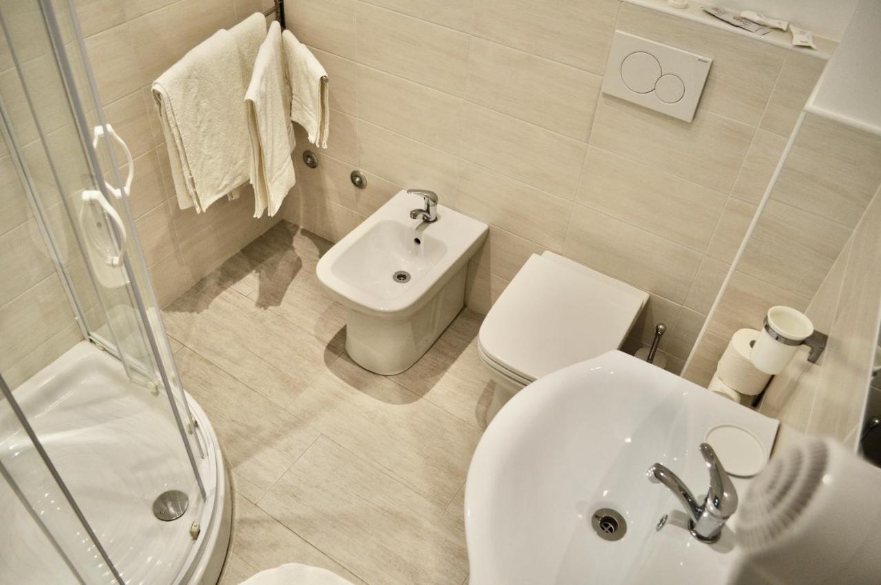Hotel Corallo Garnì Cattolica Esterno foto
