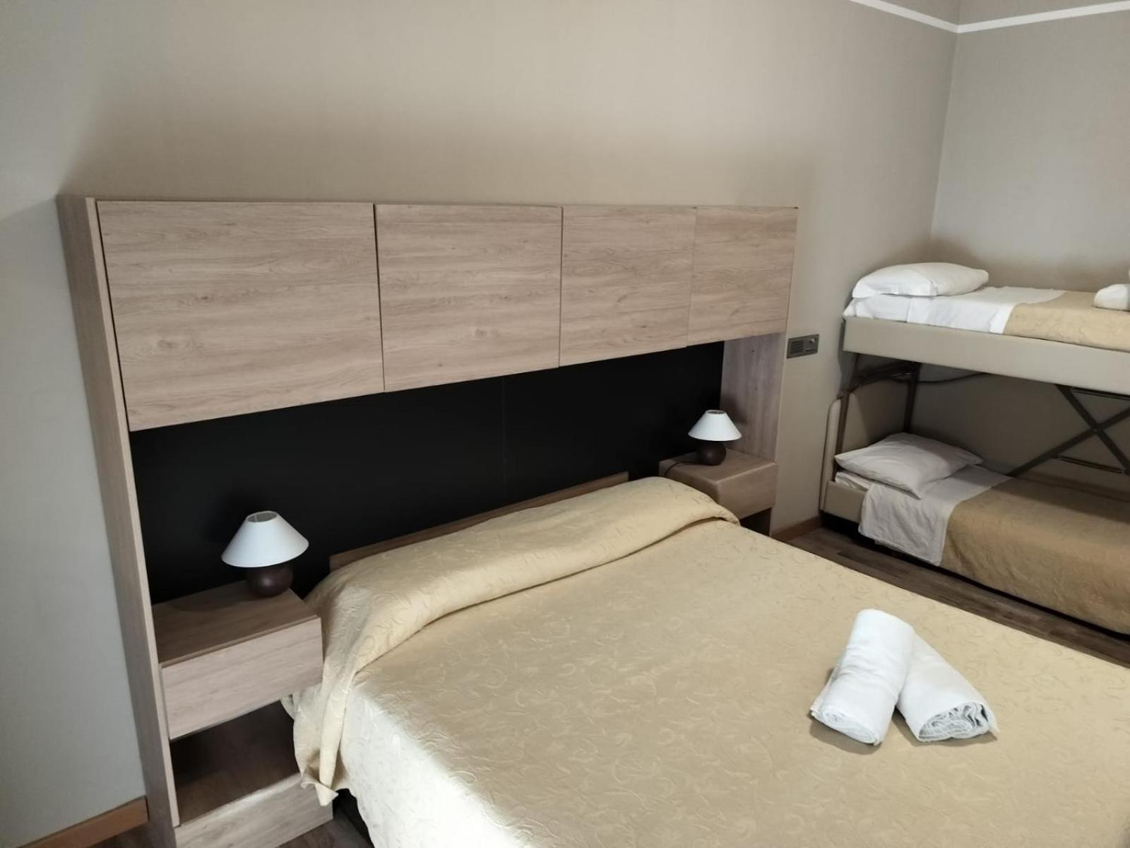 Hotel Corallo Garnì Cattolica Esterno foto
