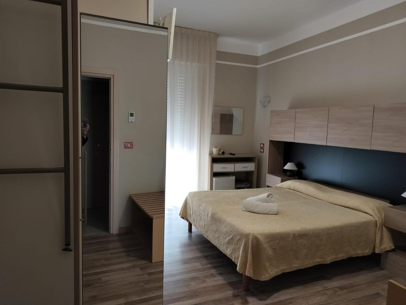 Hotel Corallo Garnì Cattolica Esterno foto