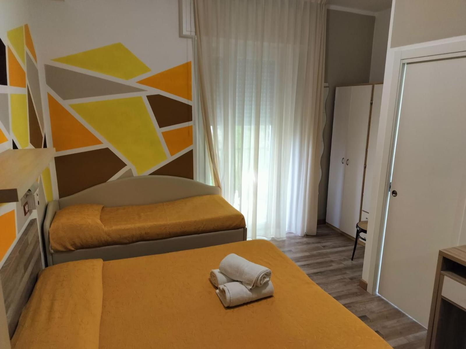 Hotel Corallo Garnì Cattolica Esterno foto
