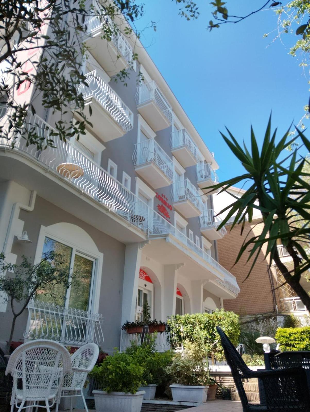 Hotel Corallo Garnì Cattolica Esterno foto