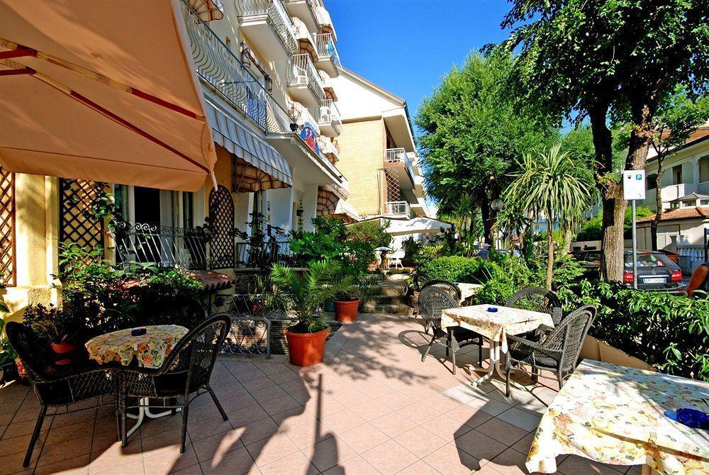 Hotel Corallo Garnì Cattolica Esterno foto