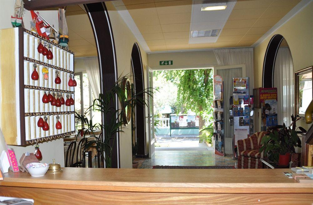 Hotel Corallo Garnì Cattolica Esterno foto