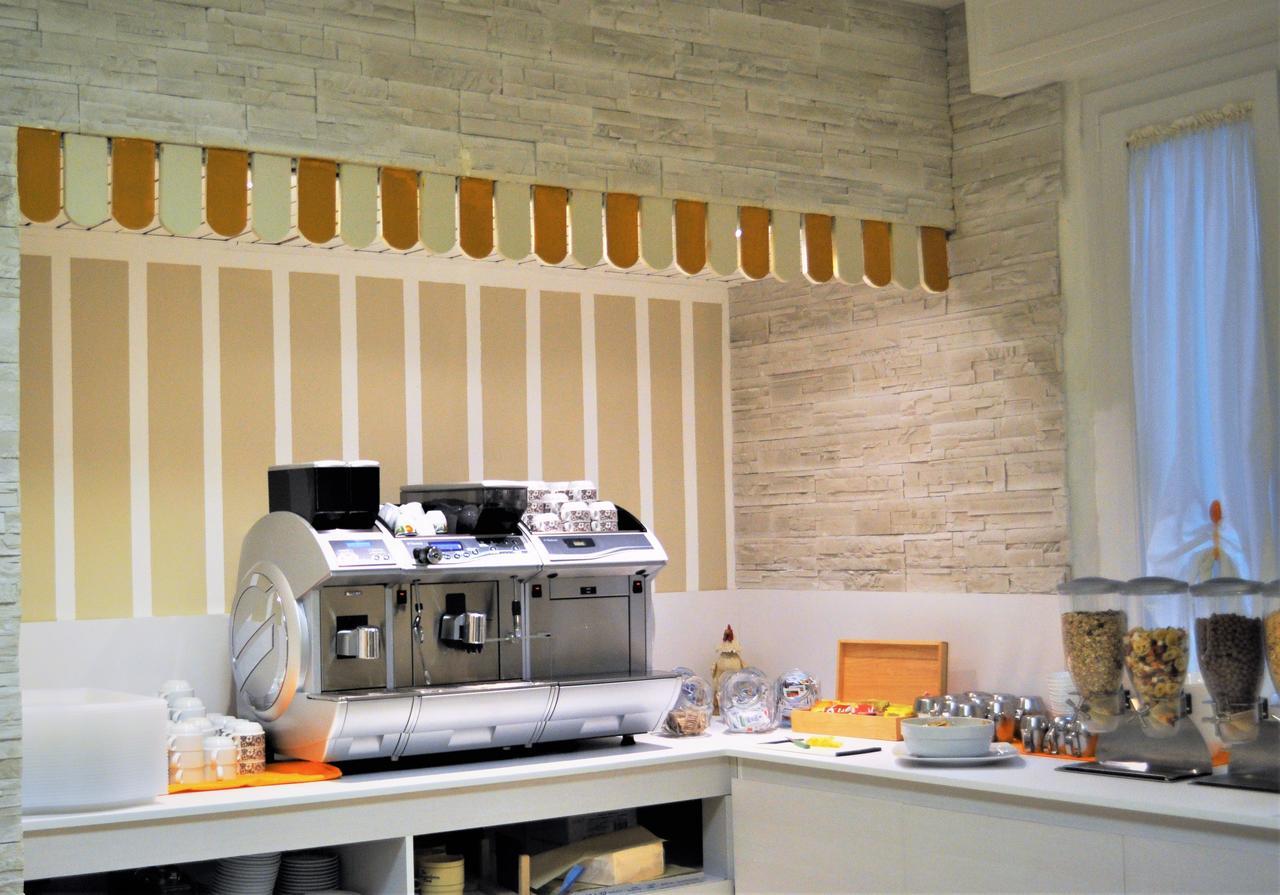 Hotel Corallo Garnì Cattolica Esterno foto
