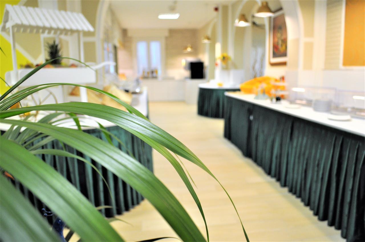Hotel Corallo Garnì Cattolica Esterno foto