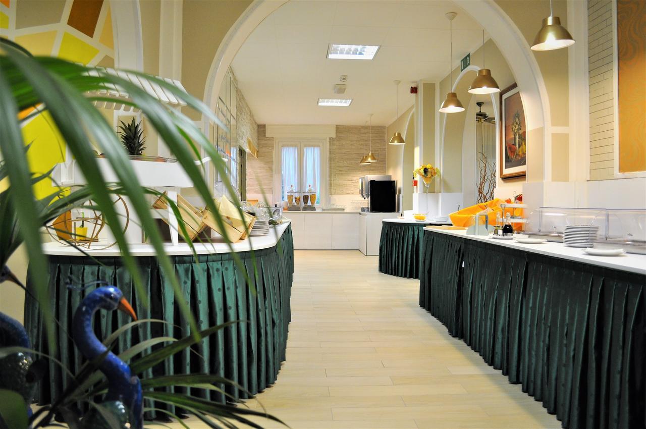 Hotel Corallo Garnì Cattolica Esterno foto