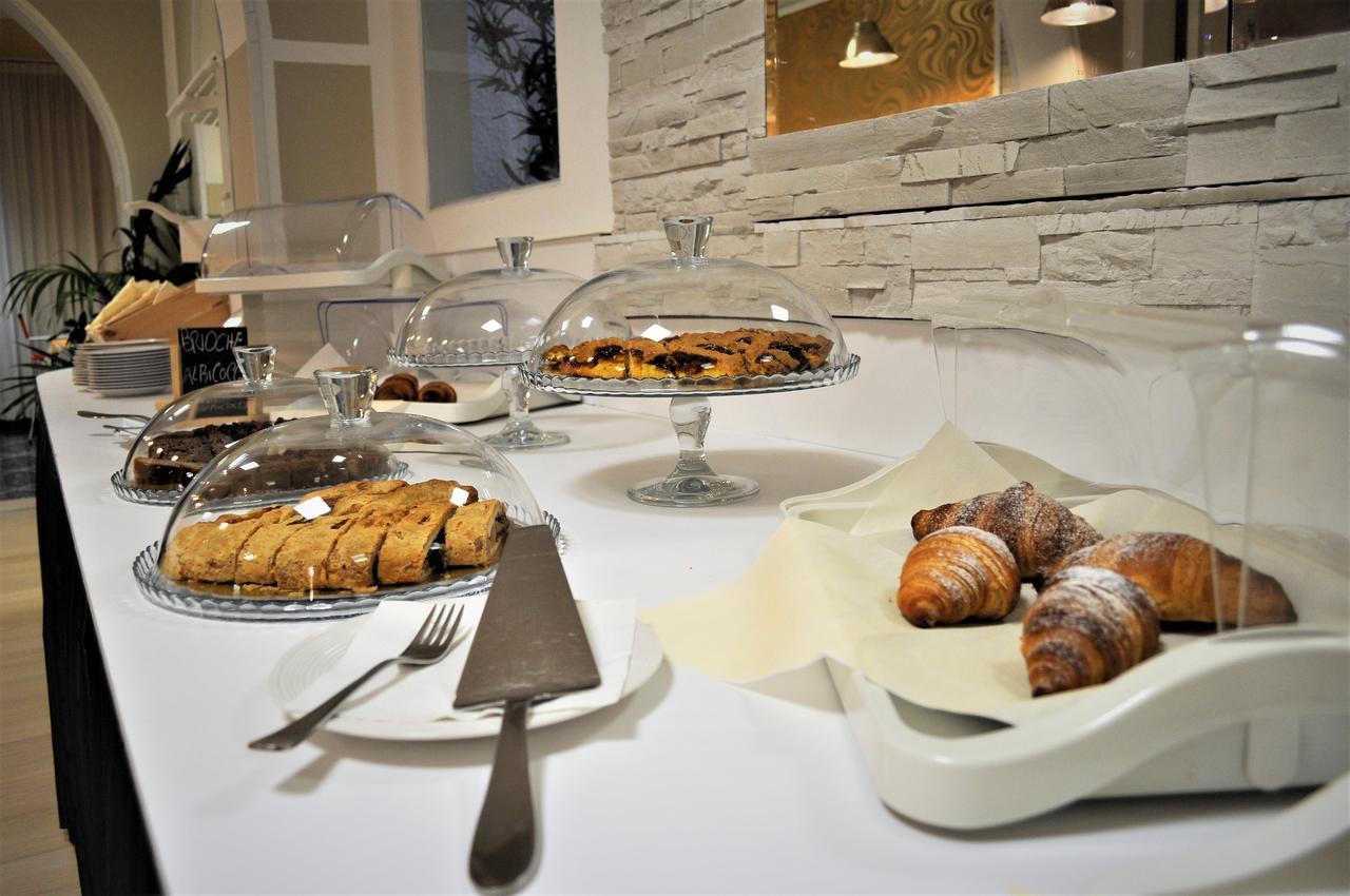 Hotel Corallo Garnì Cattolica Esterno foto