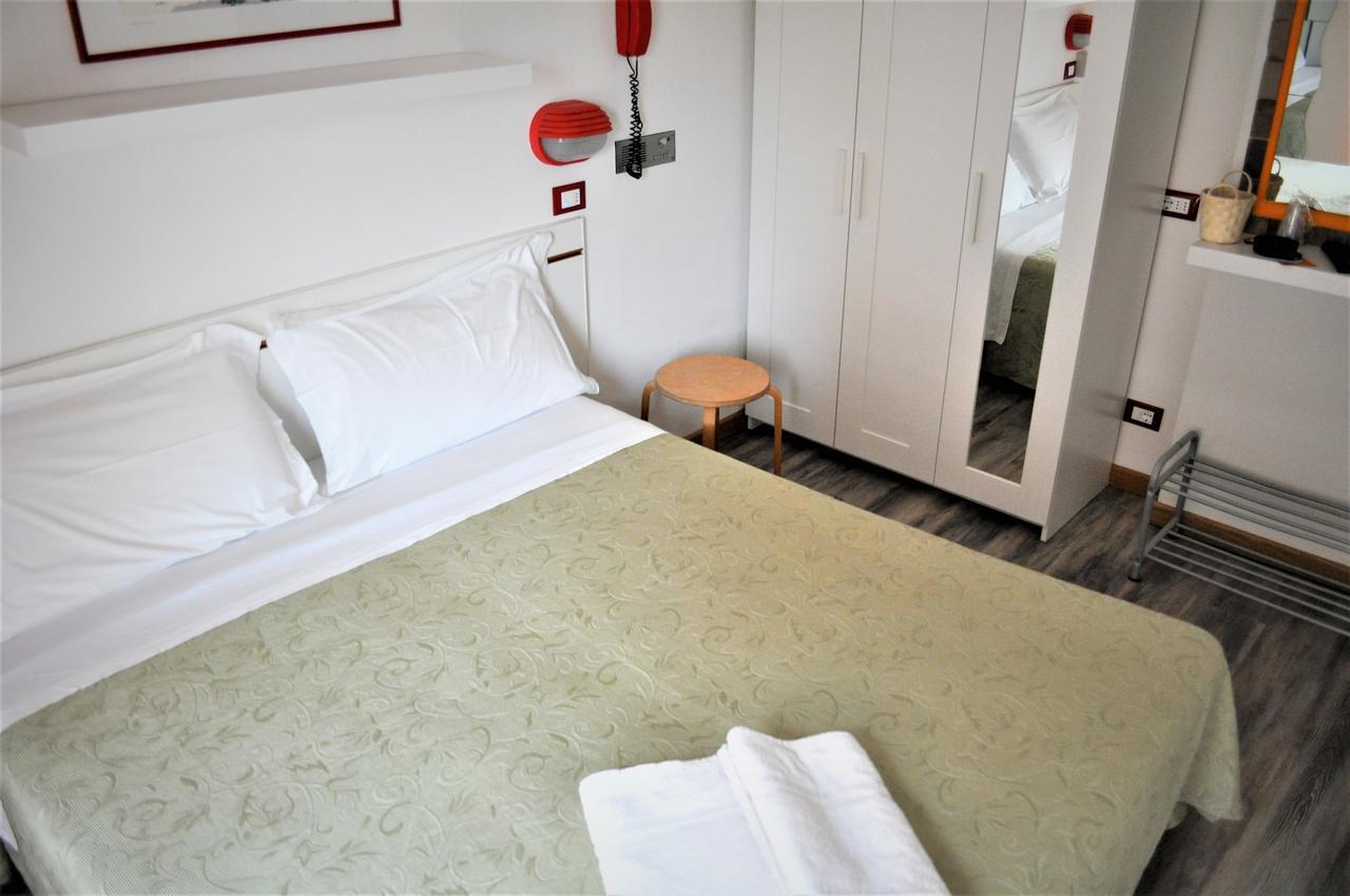 Hotel Corallo Garnì Cattolica Esterno foto