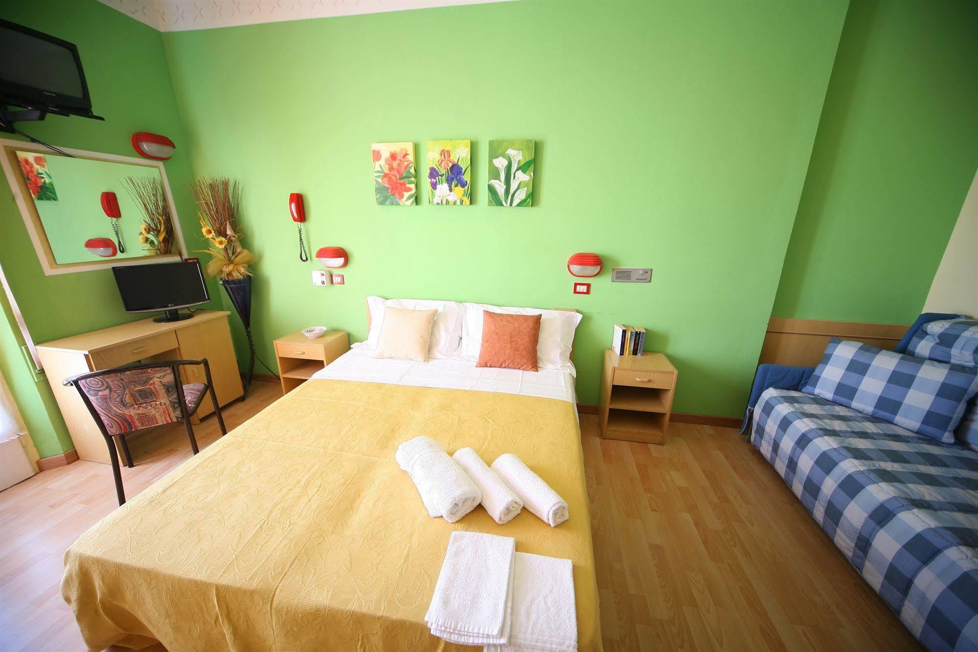 Hotel Corallo Garnì Cattolica Esterno foto