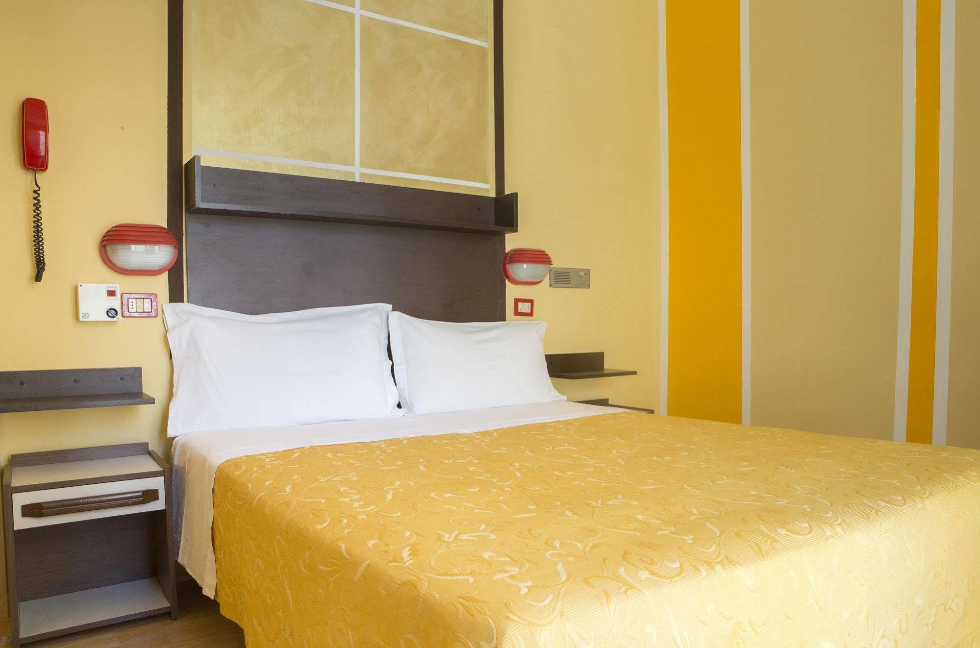 Hotel Corallo Garnì Cattolica Esterno foto
