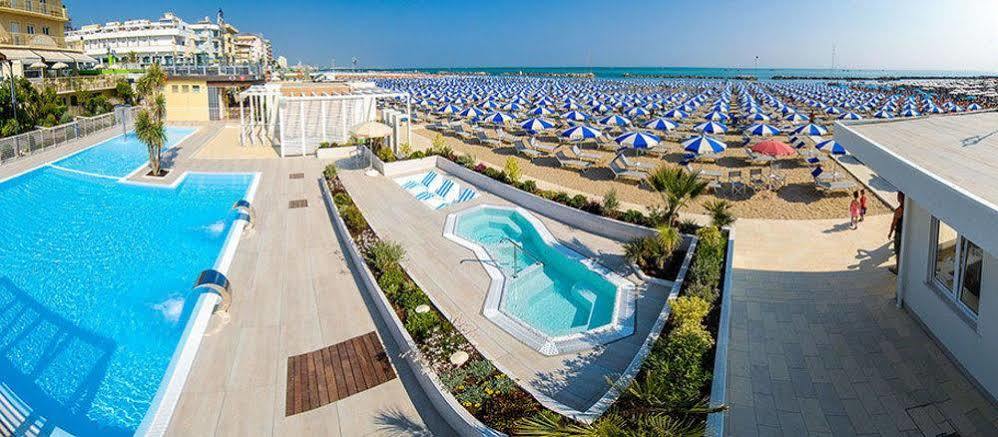 Hotel Corallo Garnì Cattolica Esterno foto